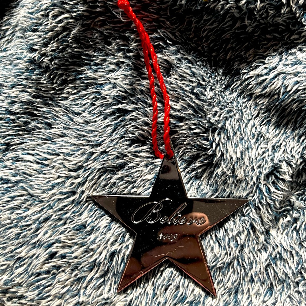 Macy’s 2009 believe star Christmas ornament